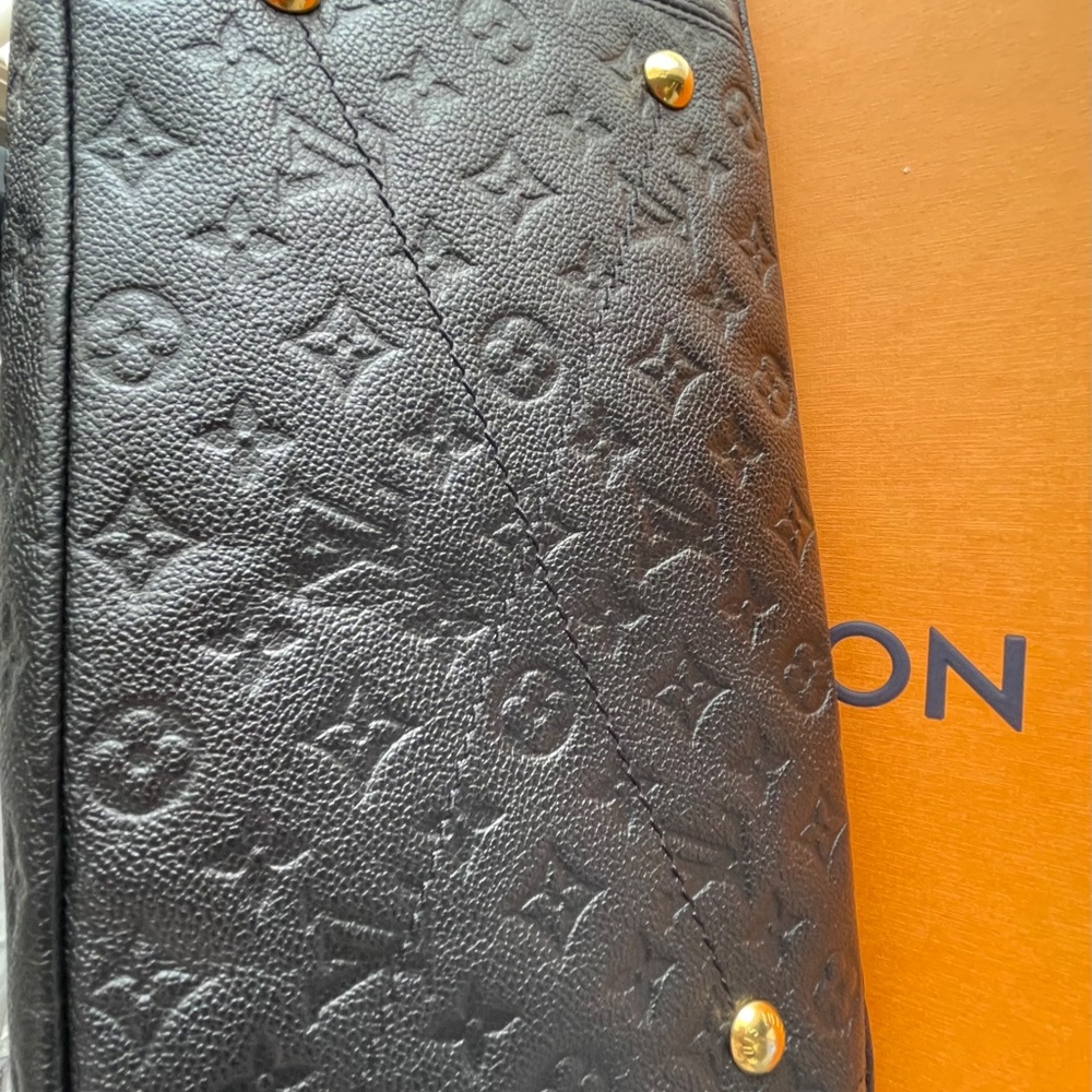 Gently  Used Louis Vuitton Artsy MM Monogram Empreinte Noir - Picture 3 of 5